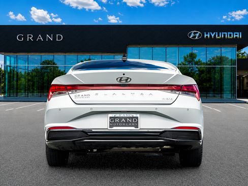 Used 2023 Hyundai Elantra Limited w/ Cargo Package FWD image 5