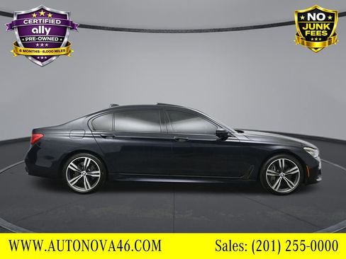 Used 2019 BMW 750i image 7