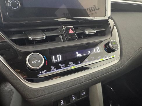 Used 2025 Toyota Corolla Cross XLE w/ Convenience Package FWD image 21