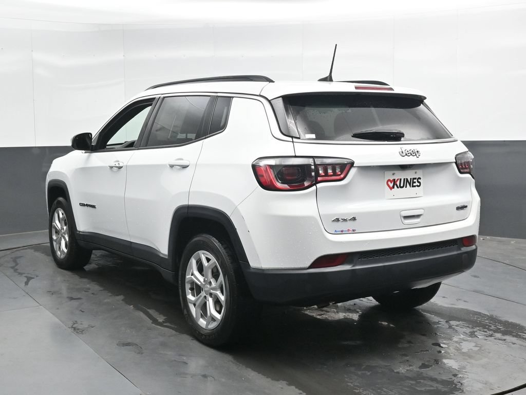 Used 2024 Jeep Compass Latitude AWD/4WD image 9