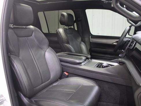 Used 2023 Jeep Wagoneer Series II image 24