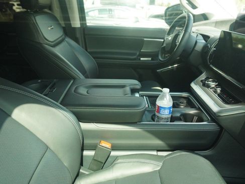 Used 2025 Ford Expedition Platinum w/ Driver's Package image 10