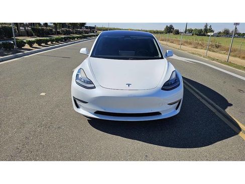 Used 2018 Tesla Model 3 Long Range image 2