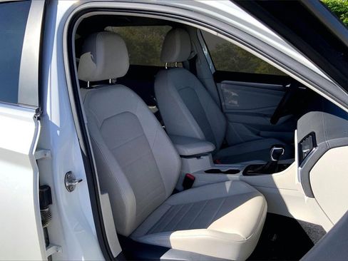 Used 2023 Volkswagen Jetta SE image 27