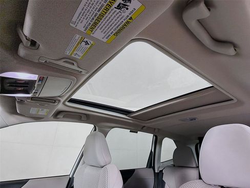Used 2021 Subaru Forester Premium AWD/4WD image 5
