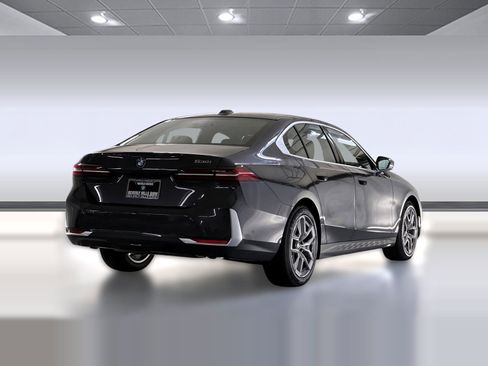 Used 2026 BMW 530i w/ Premium Package image 8