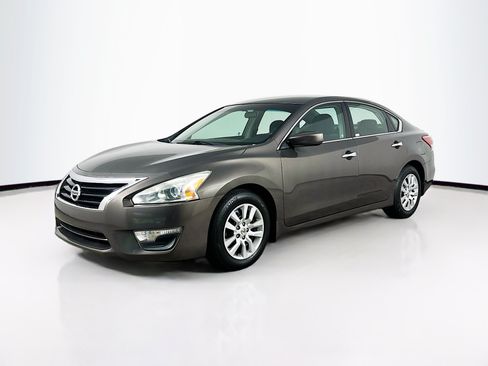 Used 2013 Nissan Altima 2.5 S FWD image 3