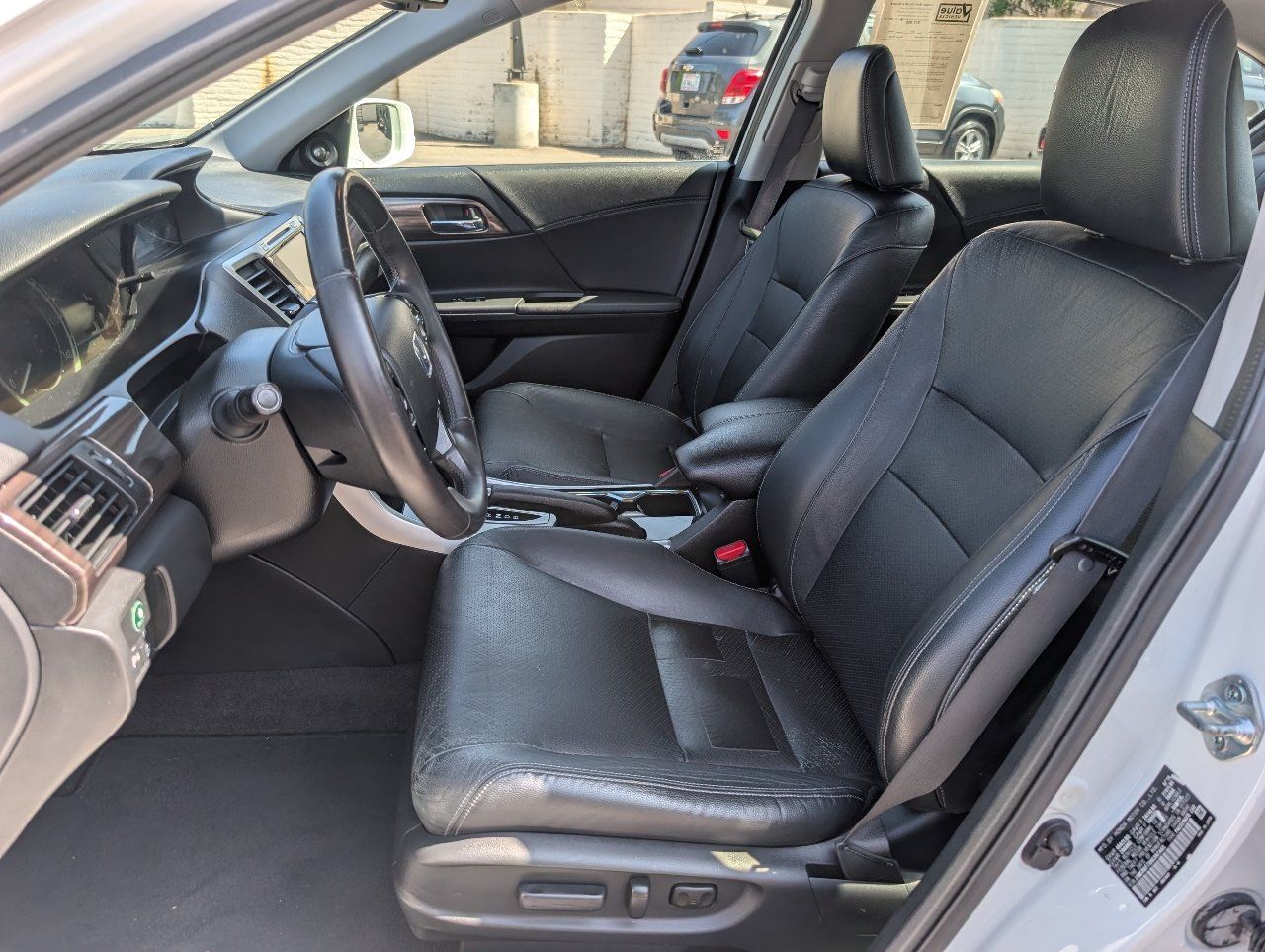 Used 2017 Honda Accord Touring image 2