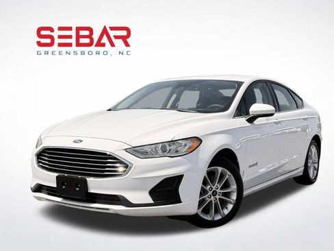 Used 2019 Ford Fusion SE FWD image 1