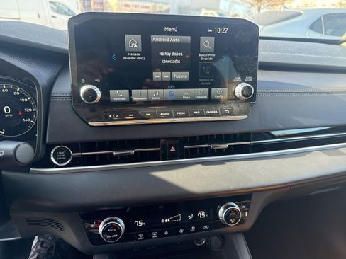 Used 2024 Mitsubishi Outlander image 13