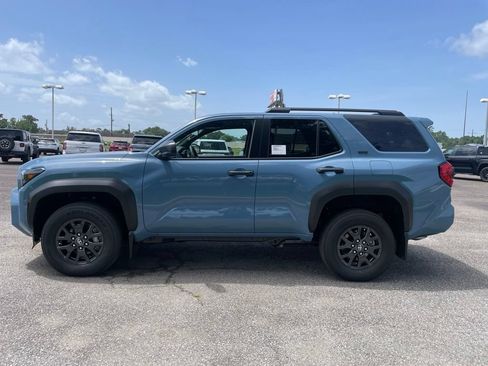 New 2026 Toyota 4Runner SR5 AWD/4WD image 4