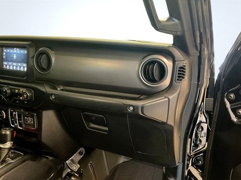 Used 2022 Jeep Gladiator Willys image 17