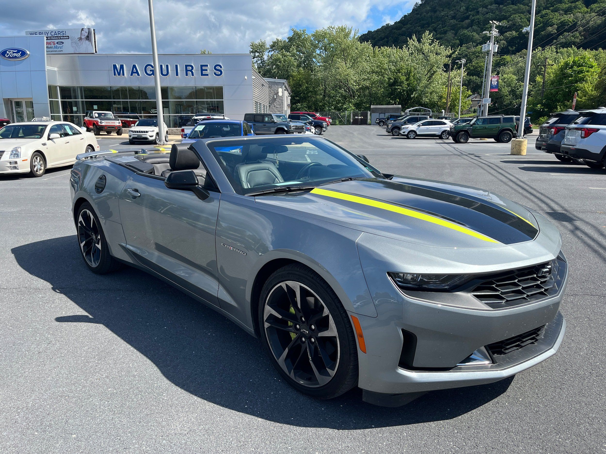 Used 2023 Chevrolet Camaro LT RWD image 17