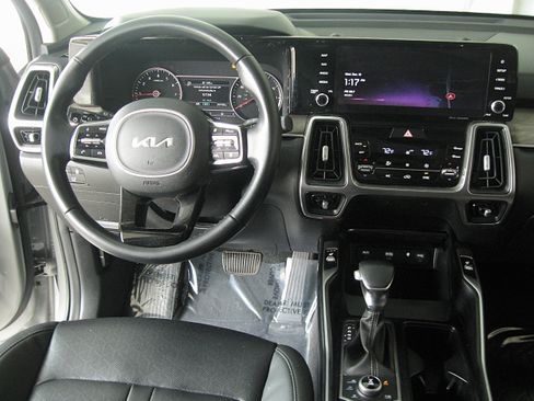 Used 2023 Kia Sorento X-Line EX image 2