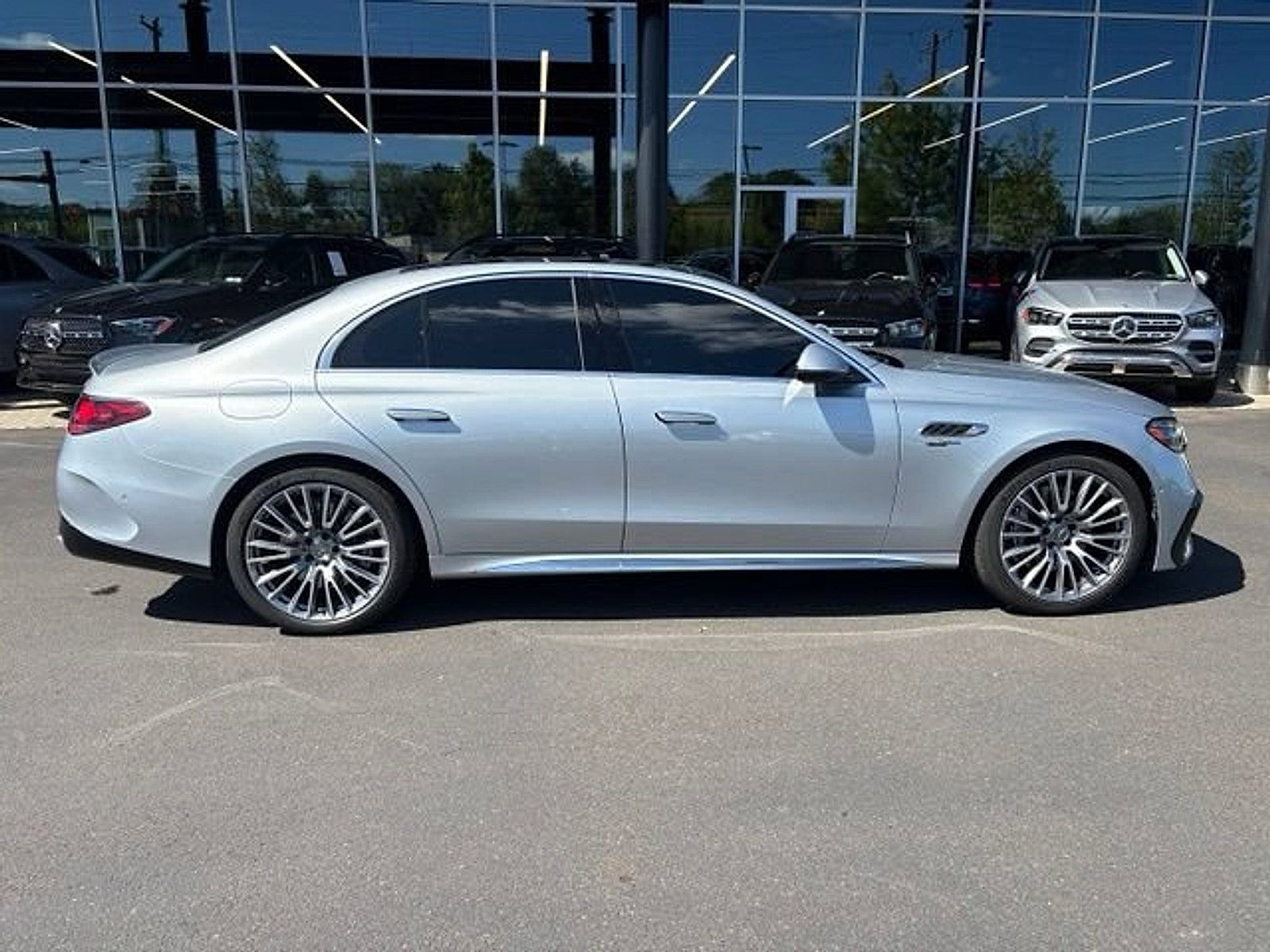 Used 2025 Mercedes-Benz E 53 AMG e 4MATIC Sedan image 9