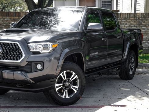 Used 2019 Toyota Tacoma TRD Sport w/ Technology Package image 13