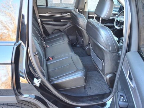 Used 2023 Jeep Grand Cherokee Altitude image 38