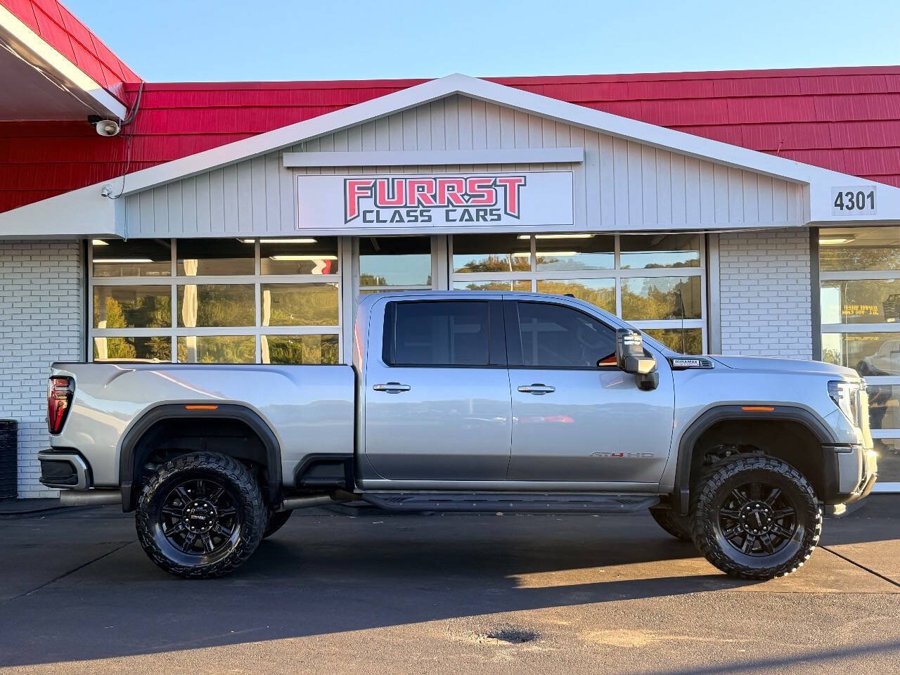 Used 2024 GMC Sierra 2500 AT4 w/ Technology Package AWD/4WD image 2