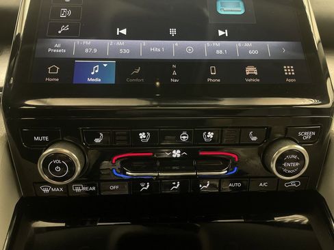 Used 2023 Jeep Grand Cherokee Overland w/ Advanced Protech Group III image 12