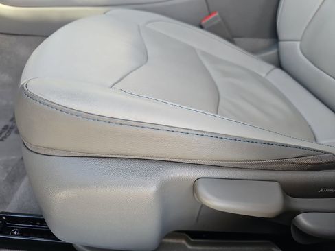 Used 2018 Chevrolet Volt LT w/ LT Driver Confidence Package image 27