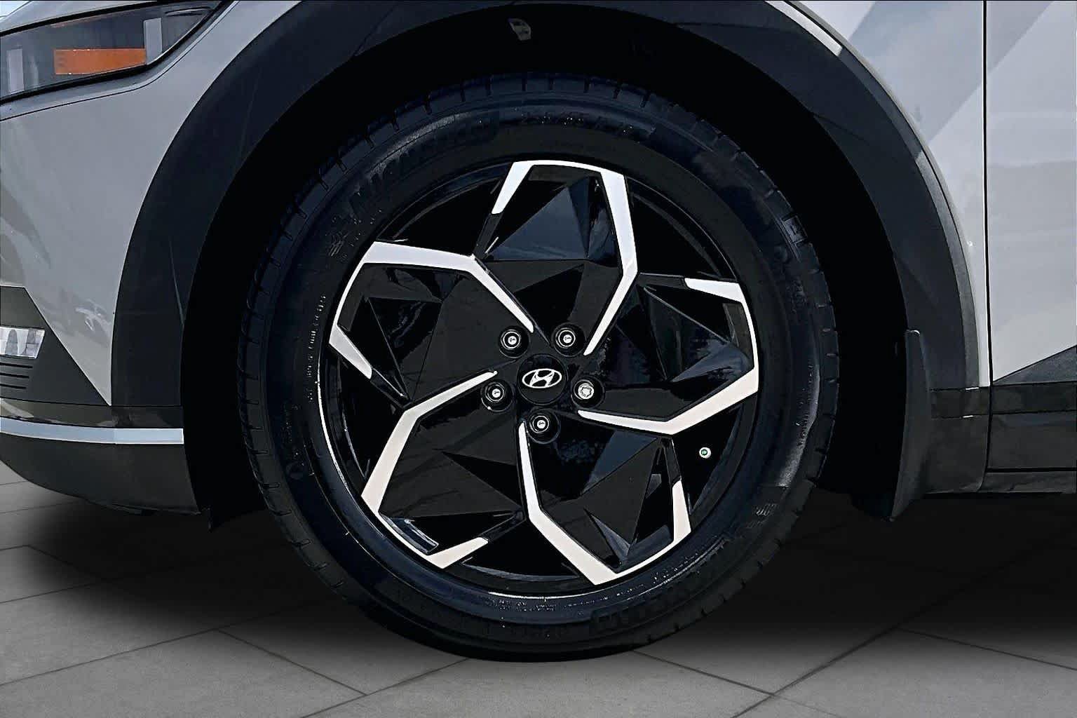 Used 2024 Hyundai Ioniq 5 SEL RWD image 10