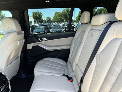 Used 2022 BMW X7 xDrive40i w/ Premium Package AWD/4WD image 32