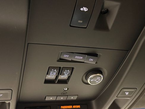 Used 2018 Cadillac Escalade Platinum image 38