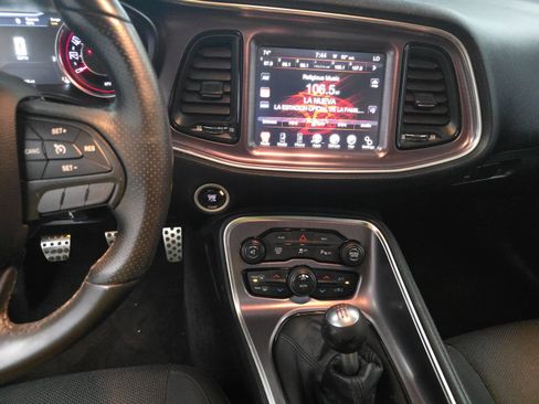 Used 2016 Dodge Challenger R/T image 11