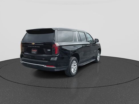 Used 2025 Chevrolet Suburban LT image 8
