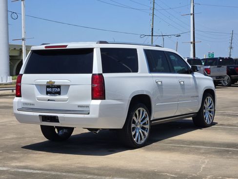 Used 2019 Chevrolet Suburban Premier RWD image 3