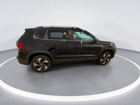 Used 2024 Volkswagen Taos SE w/ Panoramic Sunroof Package AWD/4WD image 9
