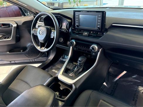 Used 2019 Toyota RAV4 LE w/ Carpet Mat Package AWD/4WD image 27