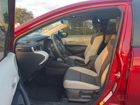 Used 2025 Toyota Corolla LE image 7