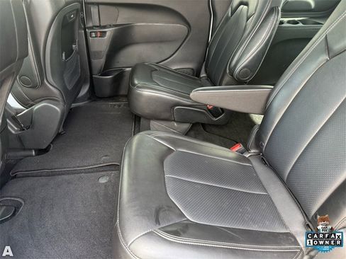 Certified 2025 Chrysler Pacifica Select image 26