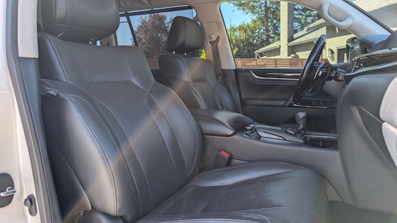 Used 2018 Lexus LX 570 4WD image 26