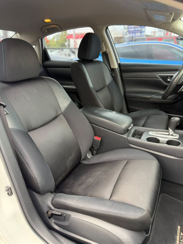 Used 2017 Nissan Altima 2.5 SR w/ Midnight Edition Package FWD image 14