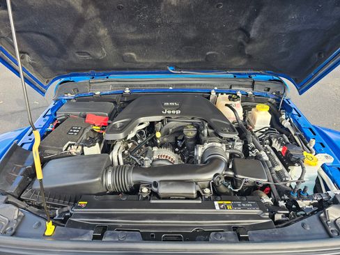 Used 2020 Jeep Gladiator Rubicon image 9