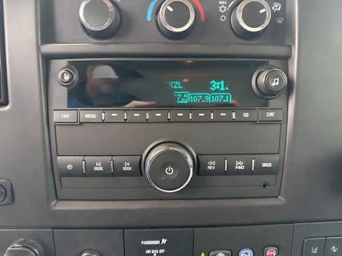 Used 2024 Chevrolet Express 3500 w/ Power Convenience Package RWD image 16