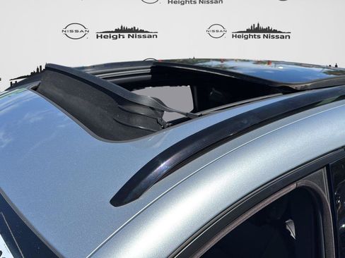 Used 2024 Porsche Macan AWD/4WD image 34