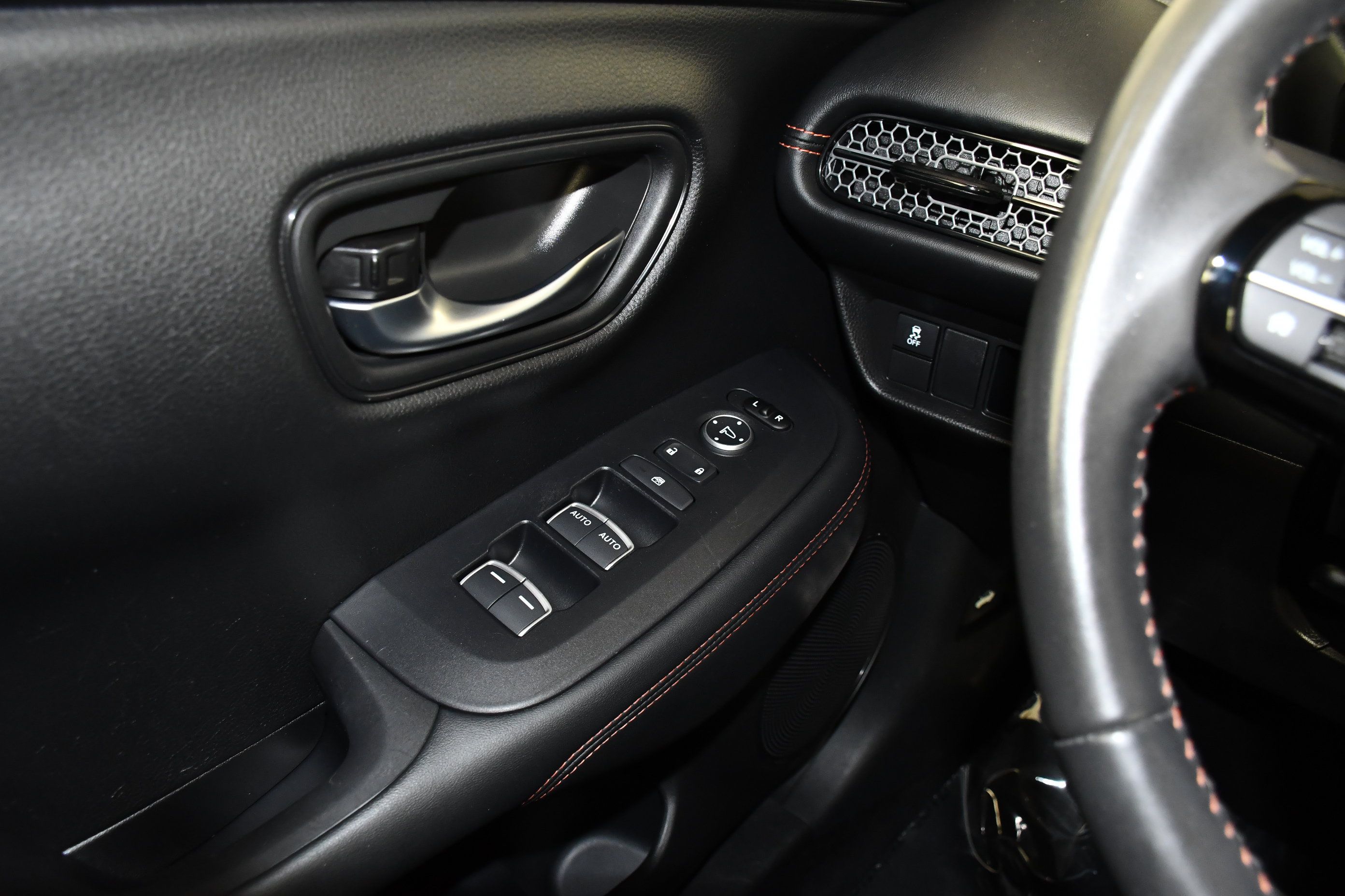 Certified 2024 Honda HR-V Sport image 31