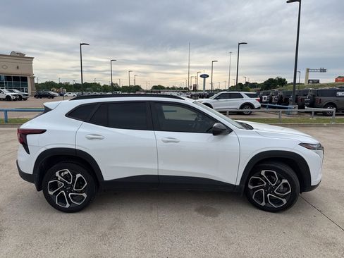 Used 2025 Chevrolet Trax RS image 17