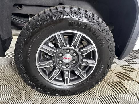Used 2025 GMC Sierra 1500 AT4 AWD/4WD image 34