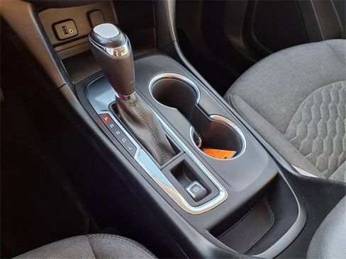 Used 2018 Chevrolet Equinox LT image 10