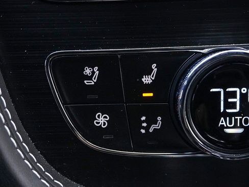 Used 2019 Bentley Bentayga image 67