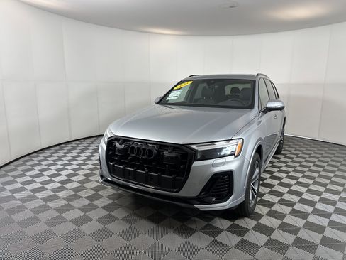 Certified 2025 Audi Q7 2.0T Premium Plus image 2
