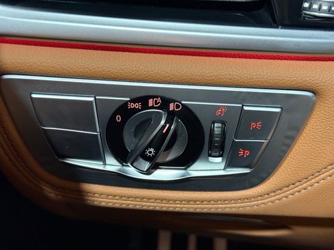 Used 2022 BMW 740i xDrive w/ M Sport Package image 35