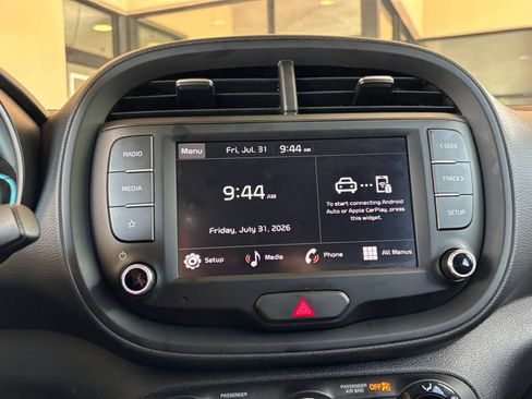 Used 2025 Kia Soul LX w/ LX Technology Package FWD image 20