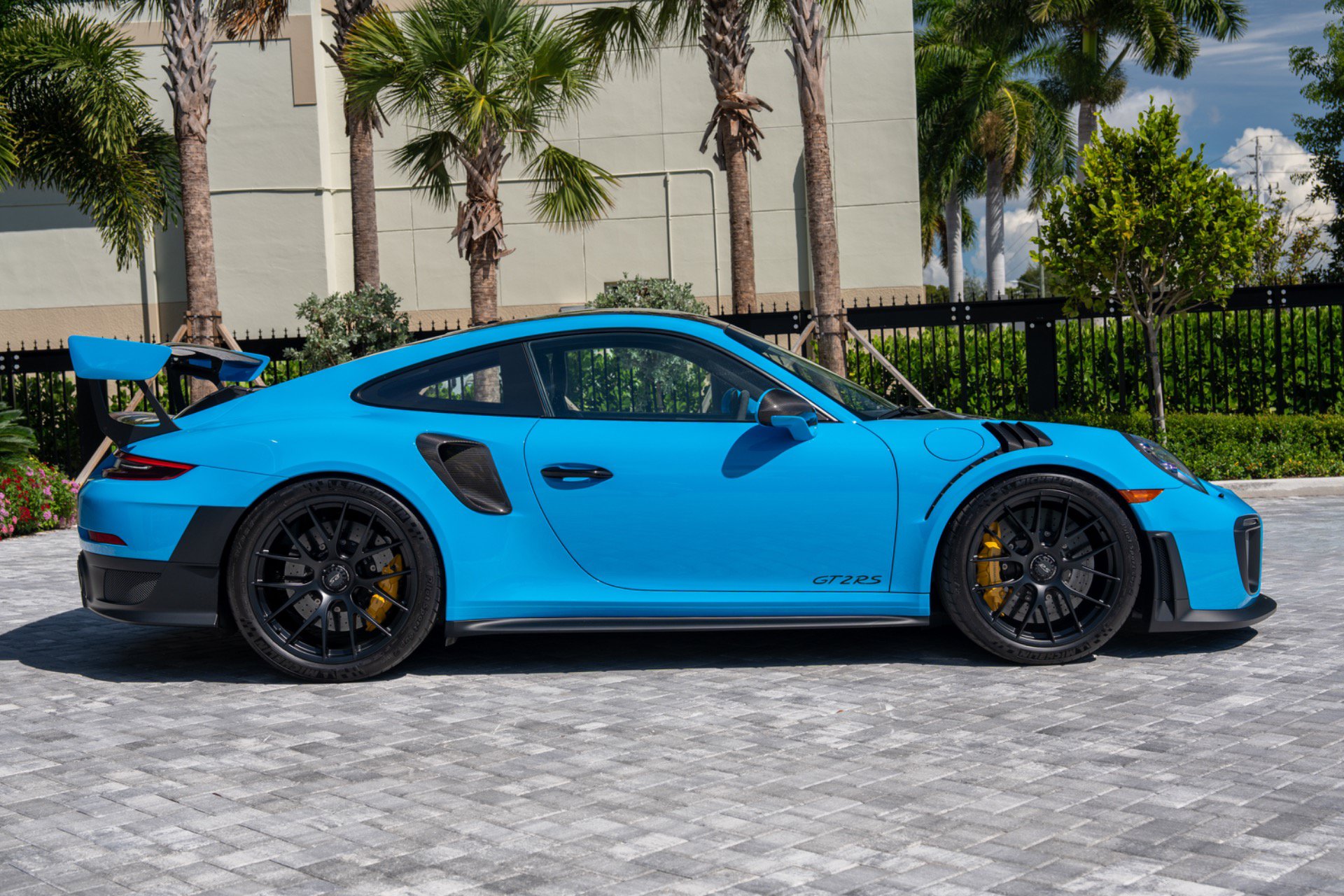 Used 2018 Porsche 911 GT2 RS w/ Weissach Package RWD image 2