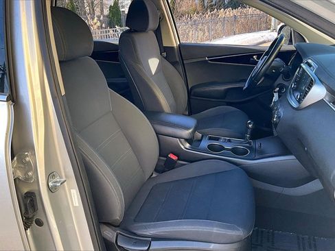 Used 2018 Kia Sorento LX image 27