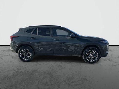 Used 2025 Chevrolet Trax LT image 9